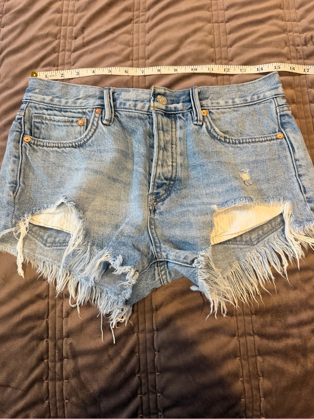 Women’s sz 26 We The Free Light Blue Distressed Denim Cutoff Shorts
